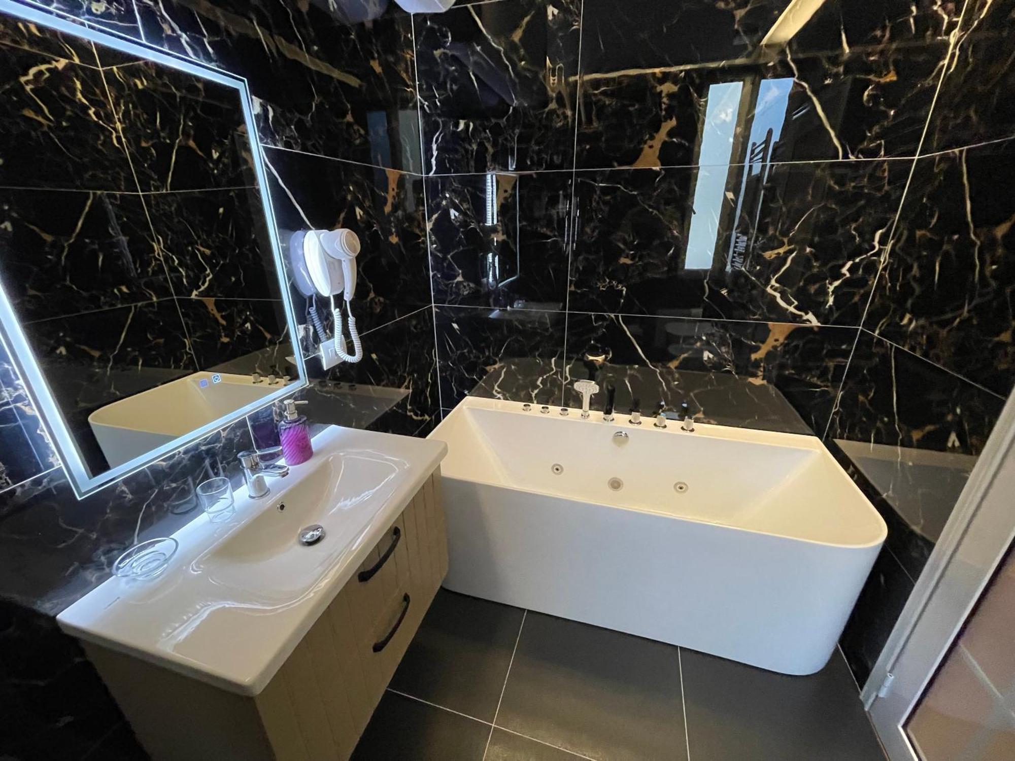Hotel Vila 15 - Center Tirana Extérieur photo